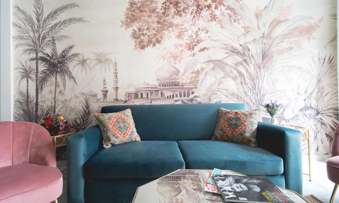 Leon XIII-Los Naranjos Apartment | Elegant Arco Macarena Suite: 4-Star Stay for Families