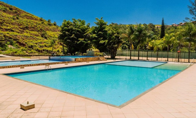 Paty do Alferes Hotel | Explore Arcozelo Palace Hotel: Pet-Friendly with Pool & Hot Tub