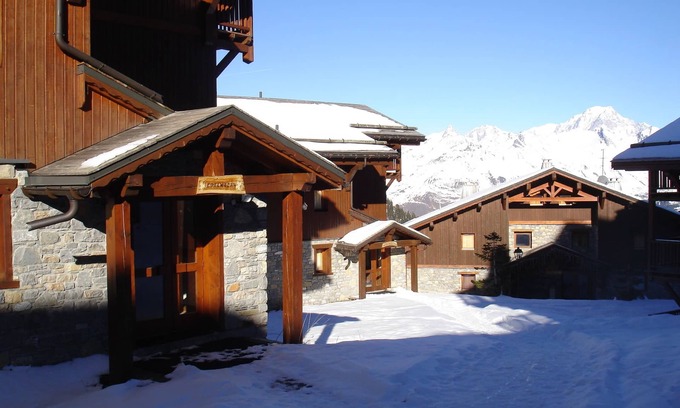 Arc-2000 Apartment | ARCS2000 Chalet: Family-Friendly Retreat with Pool Access
