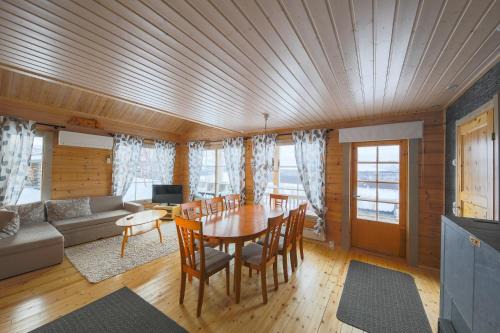 Utsjoki Ski Chalet | Experience Arctic Aurora Borealis Cottages by the Ocean