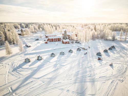 Ranua Hotel | Experience Arctic Guesthouse & Igloos with Oceanfront Views