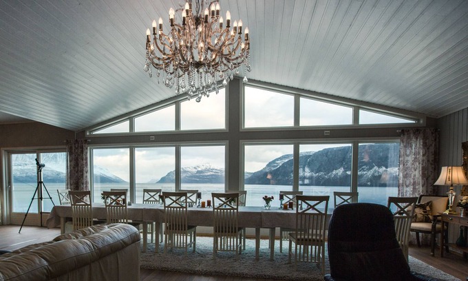 Lyngen Hotel | Experience Arctic Panorama Lodge: Oceanfront Bliss Awaits