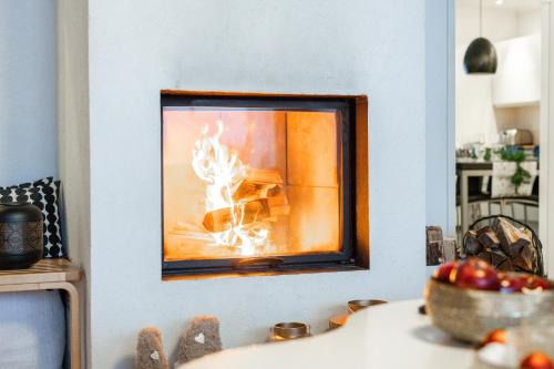 Rovaniemi Villa | Idyllic Arctic River House with Oceanfront Views & Family Friendly