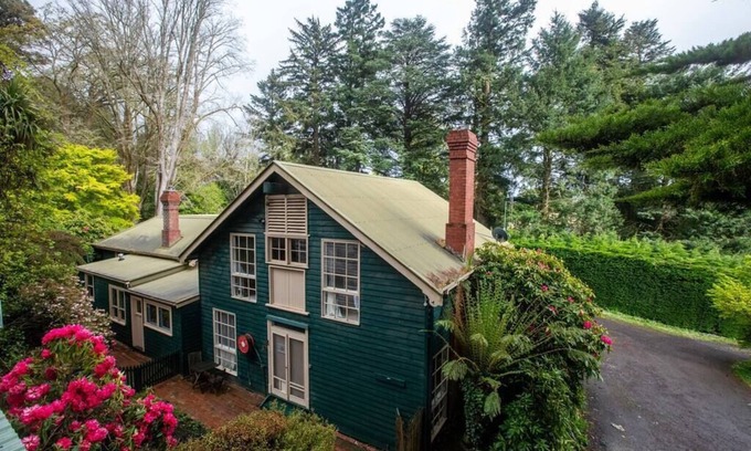 Mount Macedon House | Discover Ard Choille Cottages with Fully Equipped Kitchens