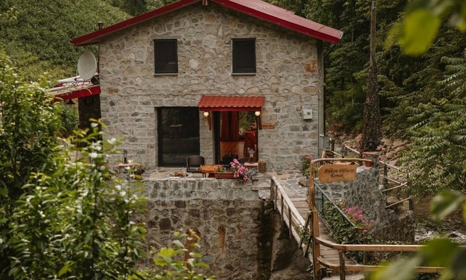Ardesen Ski Chalet | Mountain Retreat in Ardeşen with Hot Tub & Family Options