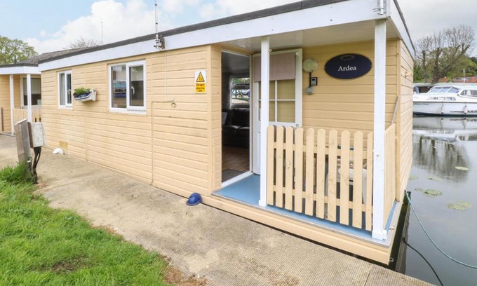 Stalham House | Pet and Child Friendly Retreat at Ardea - A 4-Star Experience