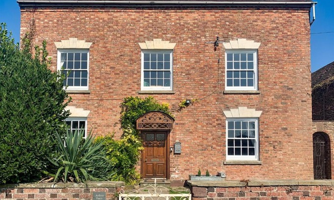 Westbury-on-Severn House | Discover Family-Friendly Comfort at Ardens Farm