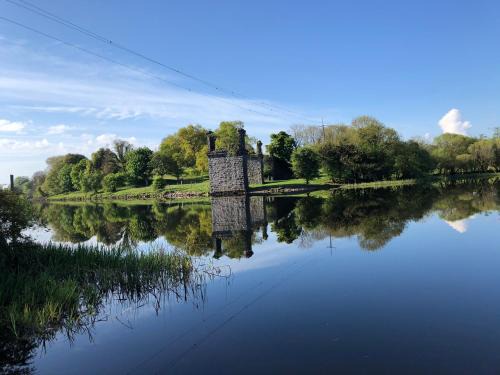 Enniskillen House | Lakefront Retreat at Ardhowen Bay with Pool & Hot Tub