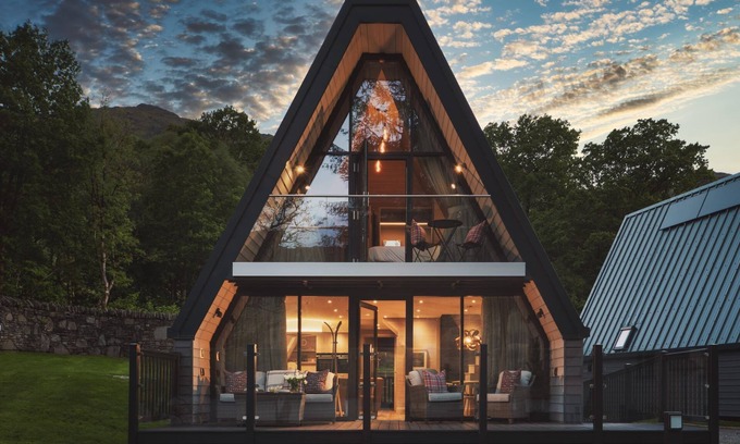 Arrochar Cottage | Relax at Ardlui Retreat Lodge with Spa & Hot Tub Amenities