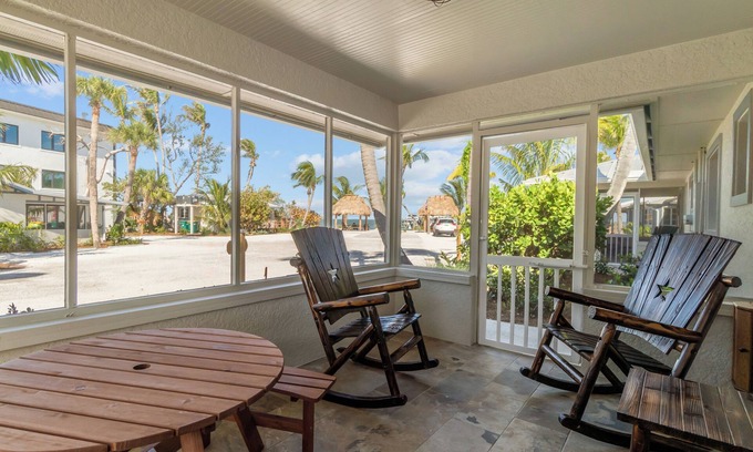 Captiva Cottage | Are you looking for a quaint fishing village in the heart of Captiva Island? - Jensen's Cottage #10