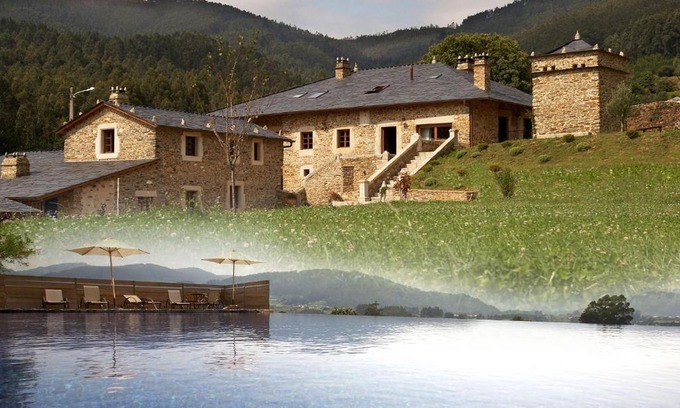 Viveiro Hotel | Oceanfront Retreat: Guest Rated 9/10 with Pool & Hot Tub