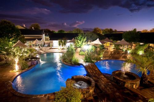 Windhoek Hotel | Charming Arebbusch Travel Lodge with Pool & Ocean Views