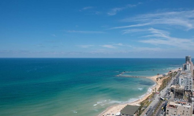 Bat Yam Hotel | Relax at Arena by the Beach: Pool, Spa & Family-Friendly
