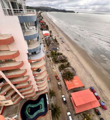 Atacames Apartment | Family-Friendly Arena y Mar Arco Iris with Pool & Hot Tub