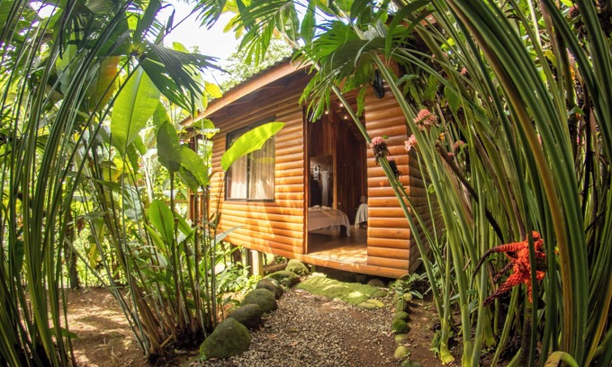 Penas Blancas Cabin | Relaxing Arenal Rustic Lodge with Spa and Breakfast