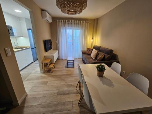 Els Arenals del Sol Apartment | Oceanfront Retreat: Arenales Sol y Playa Galatea III