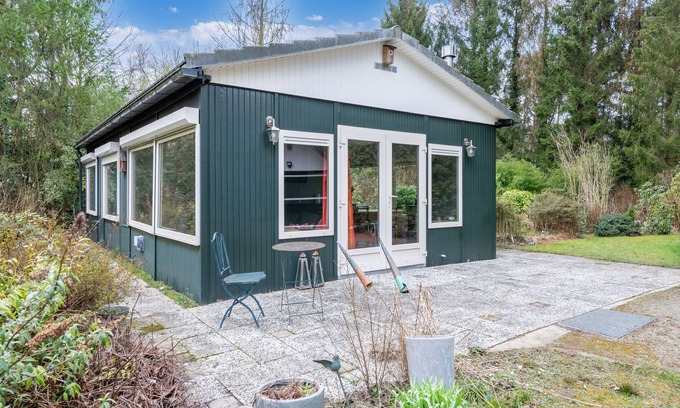Arendonk House | Serene Chalet with Garden, Duck Pond & Family-Friendly Perks