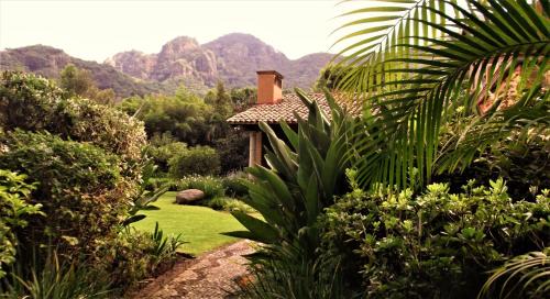 Santa Cecilia Hotel | Discover Areté: Top-Rated Stay with Pool & Restaurant