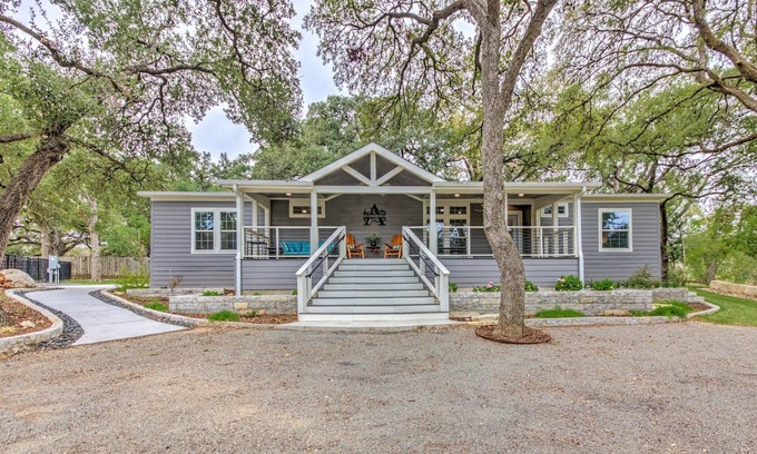 Cherry Creek House | Discover Arete Stay: Country Charm Near Downtown