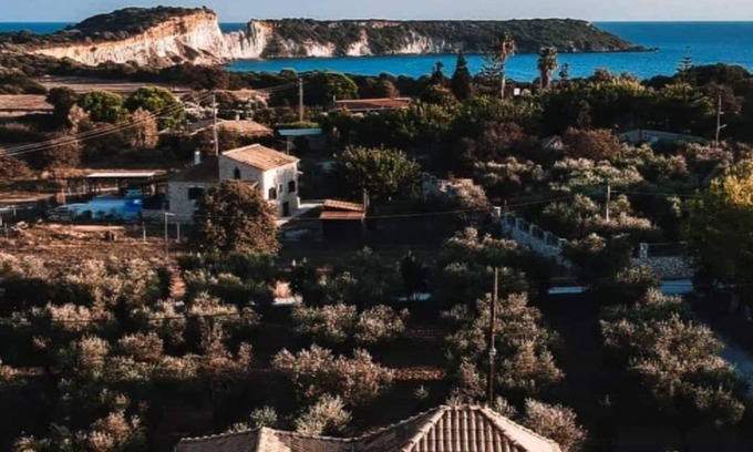 Vasilikos Apartment | Discover Areti Orfeas Studios: Oceanfront Bliss Awaits