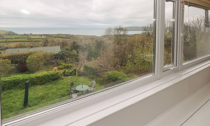 Dinas Cross Cottage | ARFRON: Pet-Friendly Cottage with Oceanfront Views