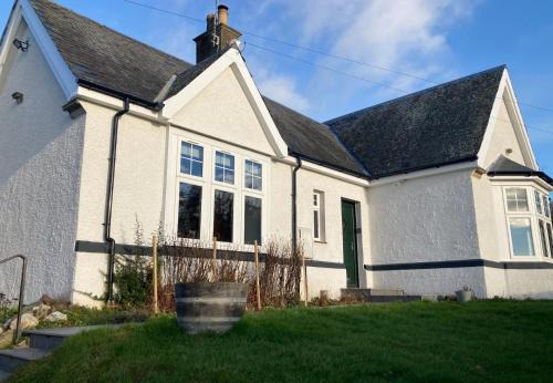 Doune House | Pet-Friendly Retreat at Argaty Cottage for Family Getaways