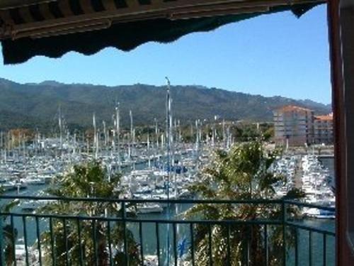Plage d'Argeles Apartment | Cozy 2-Bedroom Apartment with Port View near Beach