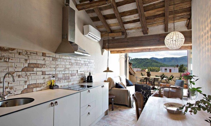 Olot Apartment | Argenter Penthouse: Deluxe Terrace Retreat with Pool