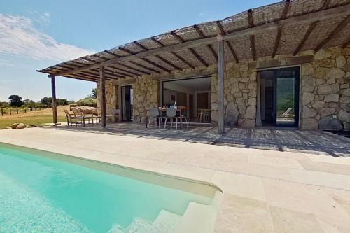 Figari Villa | Experience Elegance at ARGIALE - ARGHJALE with Pool & Breakfast