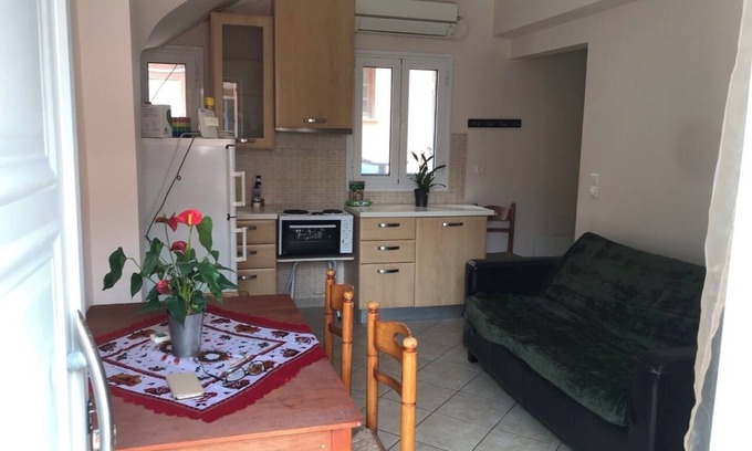Argostoli Town House | Cozy Argostoli Port Studio for 3 with Breakfast Included