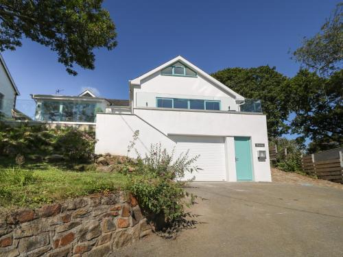 Llanbedrog House | Indulge at Argraig: Pet and Child Friendly 5-Star Retreat
