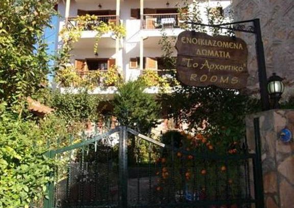 Lefkonas House | Family-Friendly Arhontiko With Kitchen & 9.1/10 Rating