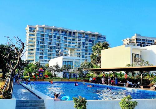 Vung Tau Apartment | Beachside 2-Bedroom Apartment with Infinity Pool at Aria