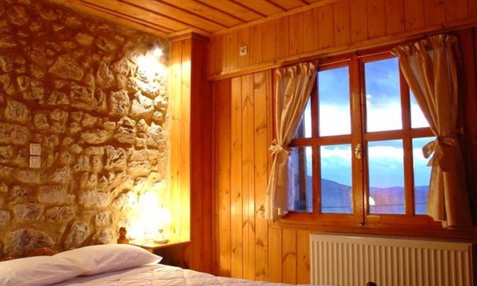 Arachova House | Cozy Ariadne Guesthouse: Family-Friendly with Breakfast Included