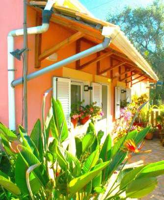 Aleimmatades House | Discover ARIADNI DREAM HOUSE: Family-Friendly Retreat!