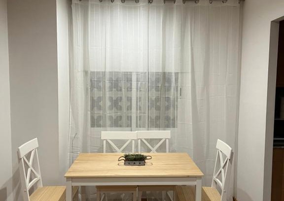 Castello de la Plana Apartment | Modern ARIAN Studio in Castellón with Pool and Dining