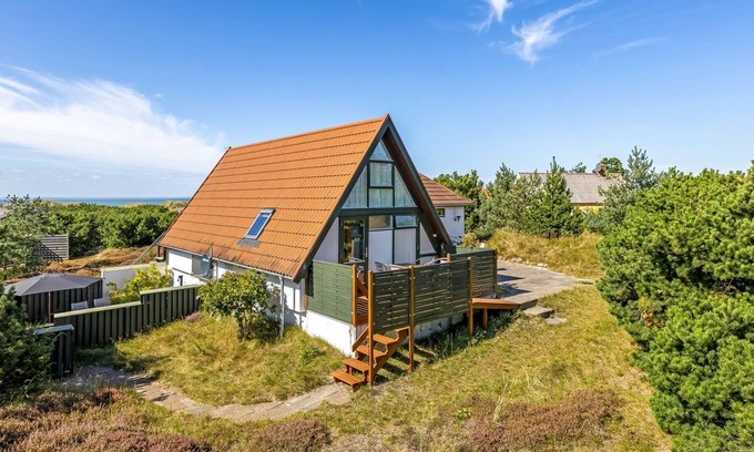 Vestero Havn House | Oceanfront Retreat: Ariana Near the Sea with Spa & Breakfast