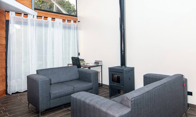 San Isidro House | Cozy Arisa Mountain House with Breakfast & Family Amenities