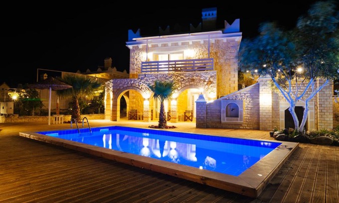 Kamilari House | Idyllic Aristidis Country Villa with Pool & 9.7 Guest Rating