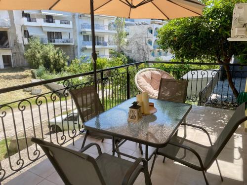 Neos Marmaras Apartment | Pet-Friendly Aristos Hillside Apartment with Hot Tub