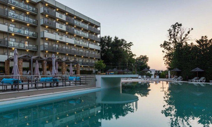 Kanoni Hotel | Experience Ariti Grand Hotel: Family-Friendly & Pet Welcoming
