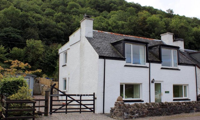 Glencoe House | Relaxing Retreat at Arivonie Lochside Cottage, Pet-Friendly