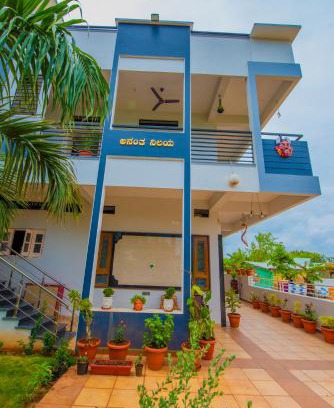 Kamalapur House | Cozy Arjun Homestay: Child-Friendly with Breakfast Included