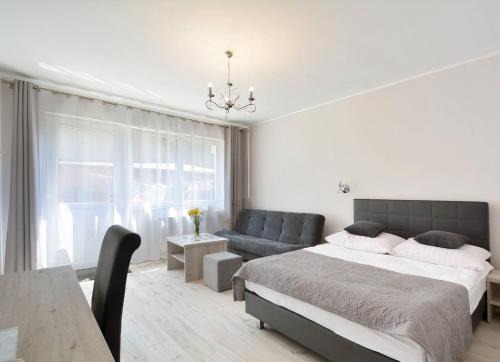 Miedzywodzie House | Arka: Delightful Rooms with Private Entrances and Ocean Views