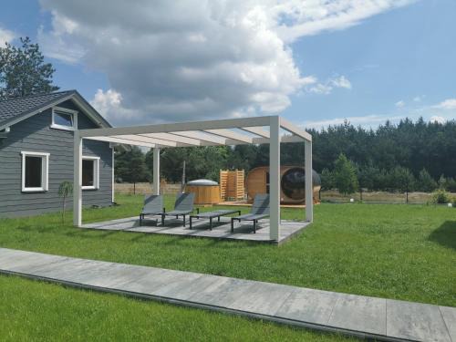 Prusicko House | ARKADIA: Relaxing Retreat with Hot Tub & Sauna by the River