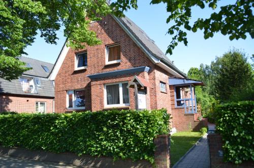 Norderstedt Apartment | Discover Arkadia Pension: Family-Friendly & Pet Welcoming