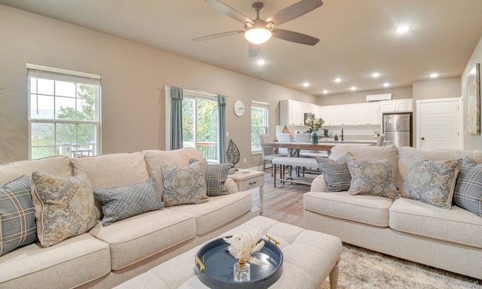 Farmington House | Inviting Arkansas Guest Suite w/ Deck Near Fayetteville!