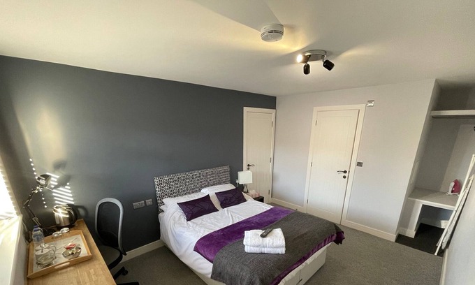Basingstoke Hotel | Top-Rated Arlan House in Basingstoke - Family-Friendly Stay