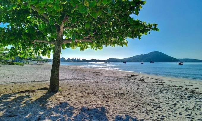Governador Celso Ramos House | Beachfront Bliss at Armação da Piedade: 10/10 Guest Rated