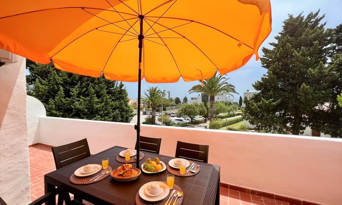 Alporchinhos Apartment | Relax in ARMAÇÃO DE PÊRA TWINS 2 with Pool & Spa
